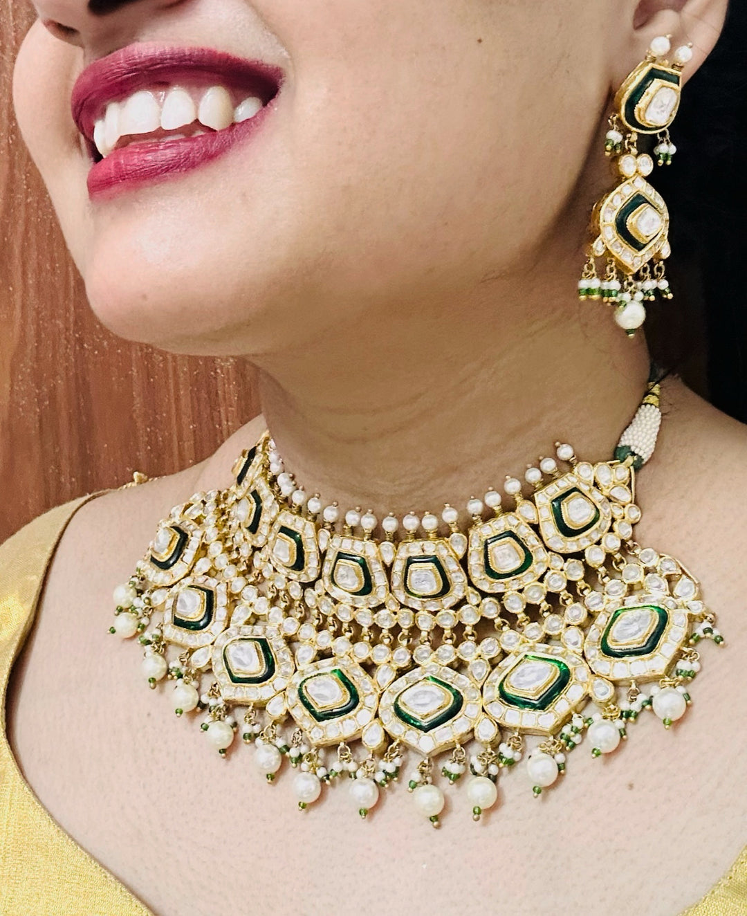 Exquisite Green Emerald Big Choker Kundan Jadau Set