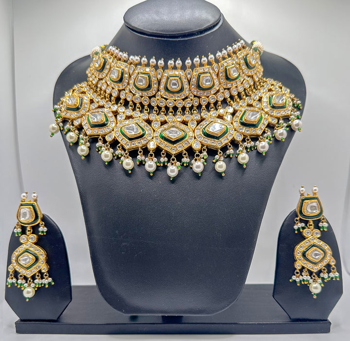 Exquisite Green Emerald Big Choker Kundan Jadau Set